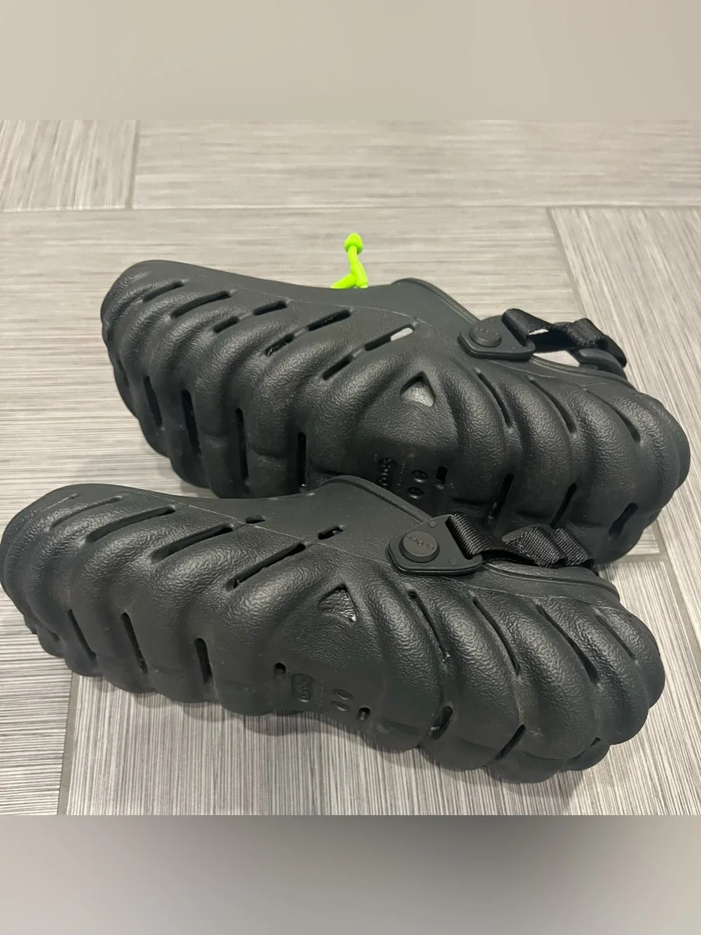 CROCS Men6/womens8 Black echo clog